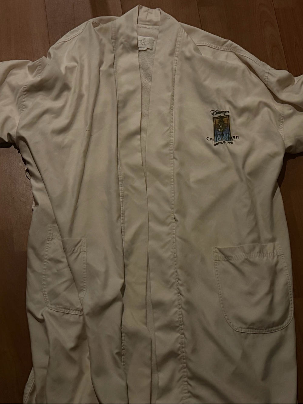 Disney Grand Californian Robe From Park - Picture 9 of 9